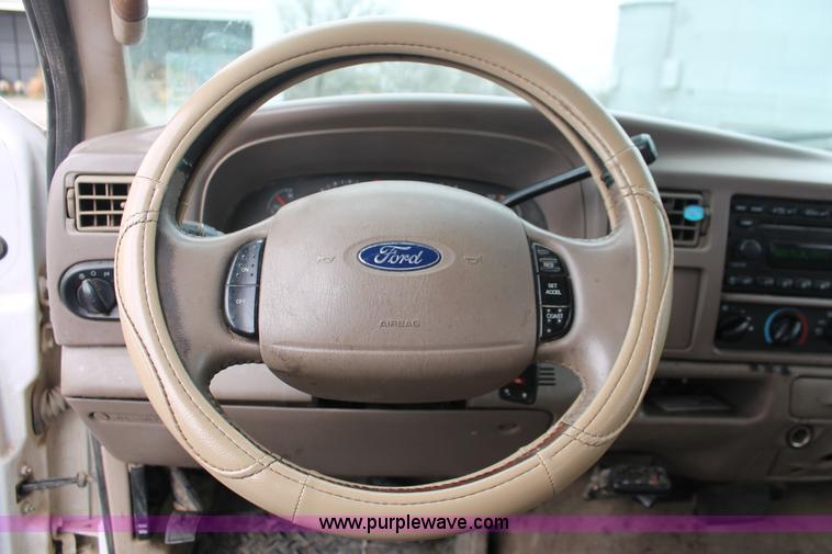 image for item H3675 2004 Ford F250 King Ranch Crew Cab pickup truck