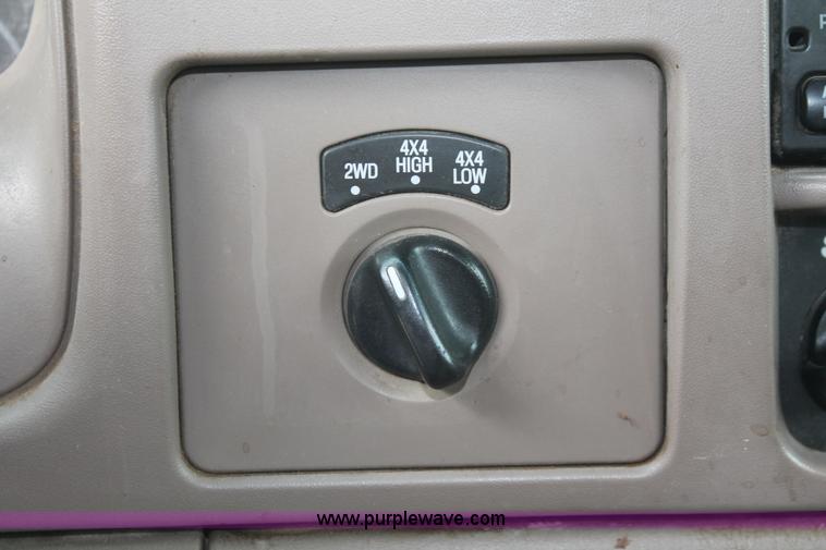 image for item H3675 2004 Ford F250 King Ranch Crew Cab pickup truck