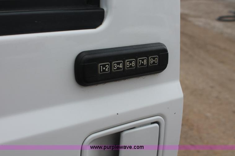 image for item H3675 2004 Ford F250 King Ranch Crew Cab pickup truck