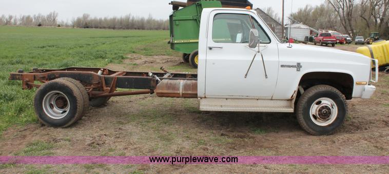 image for item H3692 1981 Chevrolet C30 Custom Deluxe cab and chassis