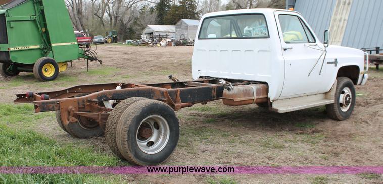 image for item H3692 1981 Chevrolet C30 Custom Deluxe cab and chassis
