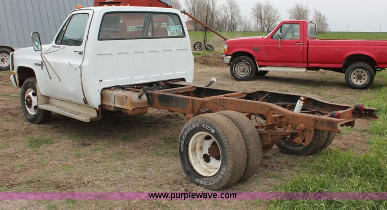 image for item H3692 1981 Chevrolet C30 Custom Deluxe cab and chassis