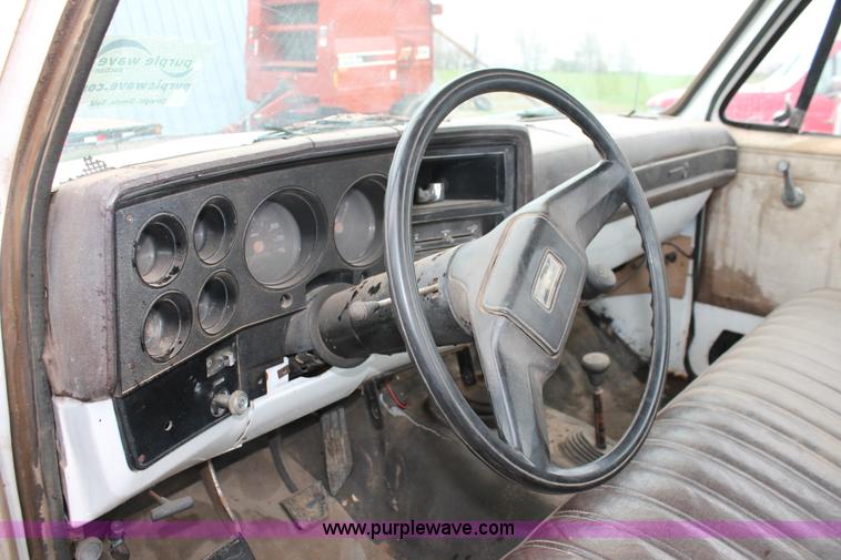 image for item H3692 1981 Chevrolet C30 Custom Deluxe cab and chassis