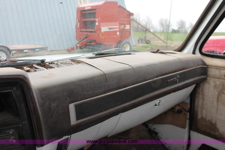 image for item H3692 1981 Chevrolet C30 Custom Deluxe cab and chassis