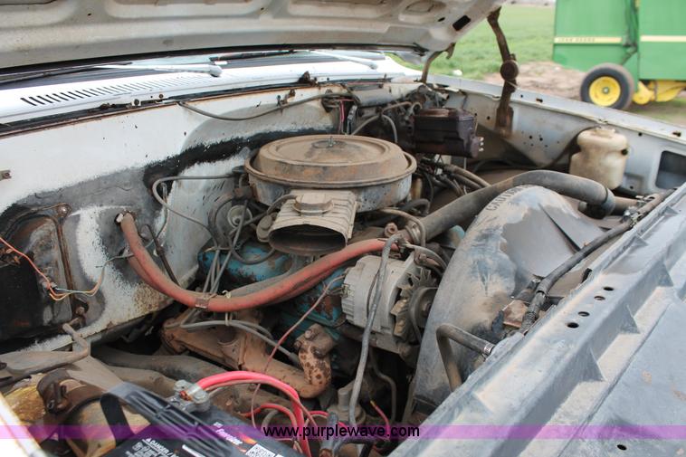 image for item H3692 1981 Chevrolet C30 Custom Deluxe cab and chassis