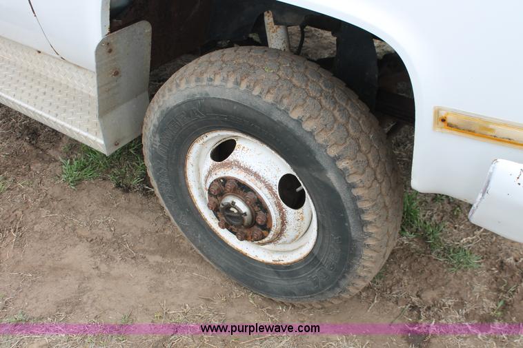 image for item H3692 1981 Chevrolet C30 Custom Deluxe cab and chassis