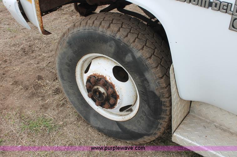 image for item H3692 1981 Chevrolet C30 Custom Deluxe cab and chassis