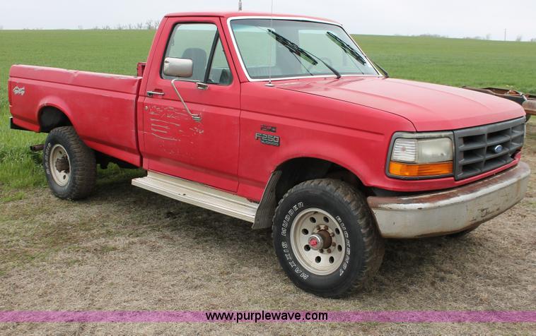 image for item H3693 1993 Ford F250 XL Pickup truck