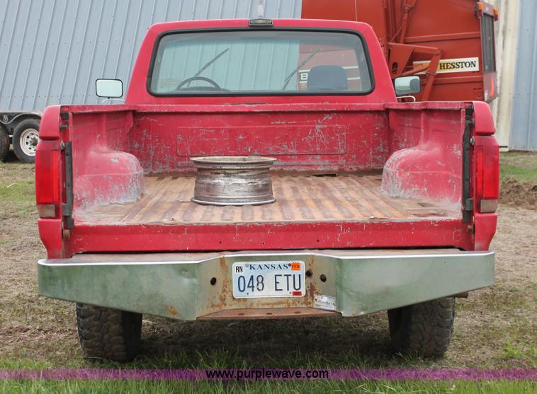 image for item H3693 1993 Ford F250 XL Pickup truck