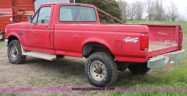 image for item H3693 1993 Ford F250 XL Pickup truck