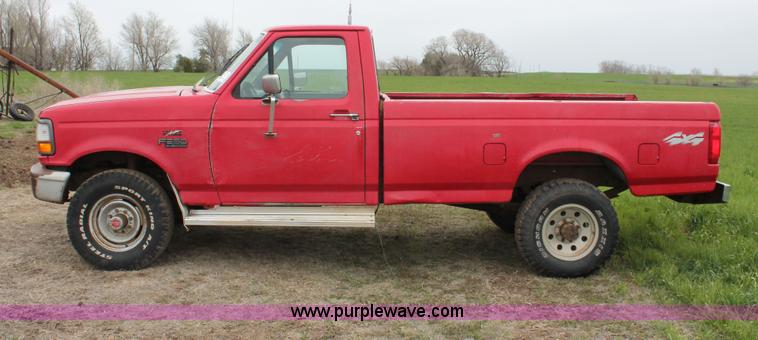 image for item H3693 1993 Ford F250 XL Pickup truck