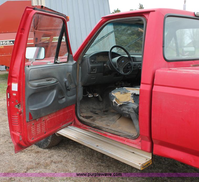 image for item H3693 1993 Ford F250 XL Pickup truck