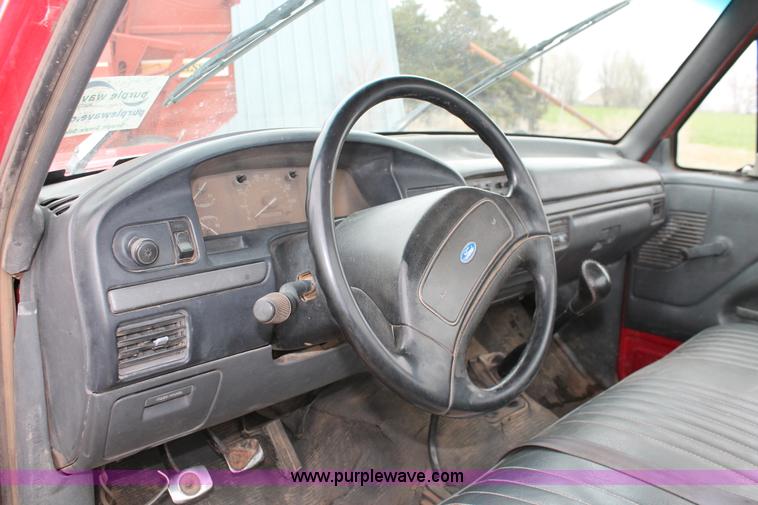 image for item H3693 1993 Ford F250 XL Pickup truck