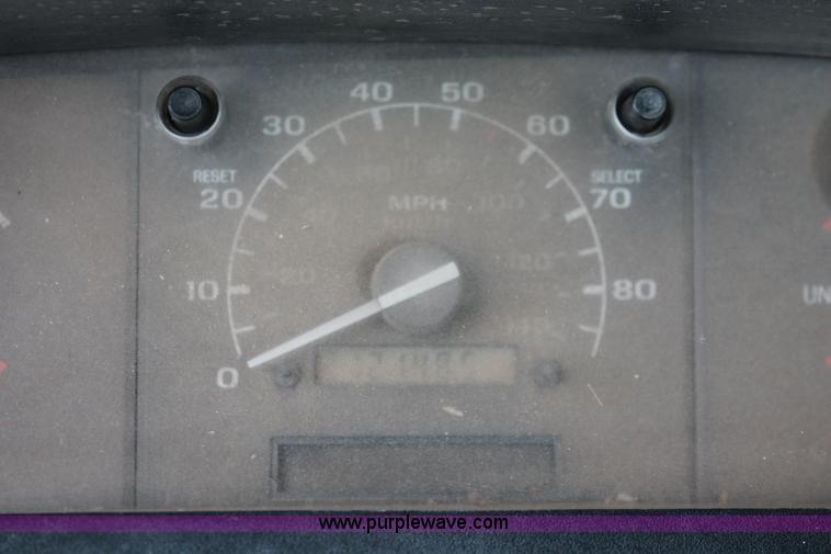 image for item H3693 1993 Ford F250 XL Pickup truck