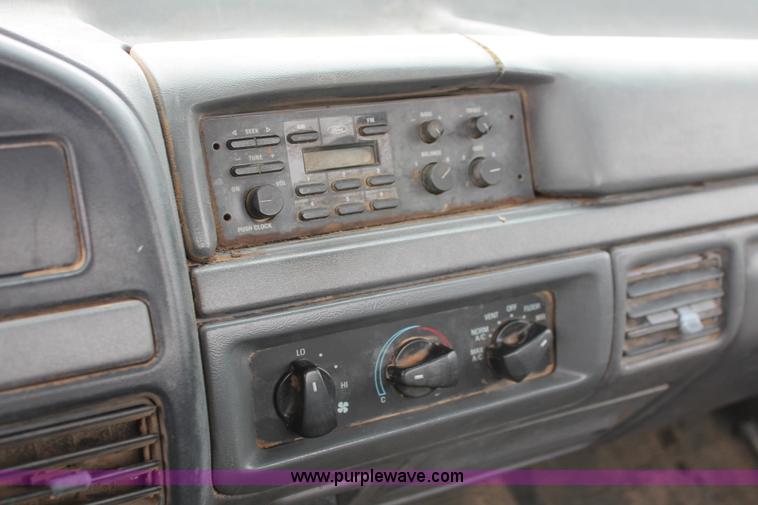 image for item H3693 1993 Ford F250 XL Pickup truck