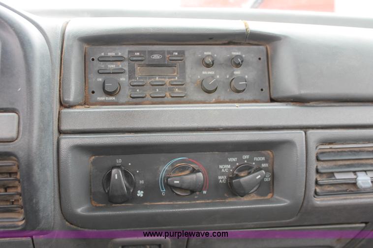 image for item H3693 1993 Ford F250 XL Pickup truck