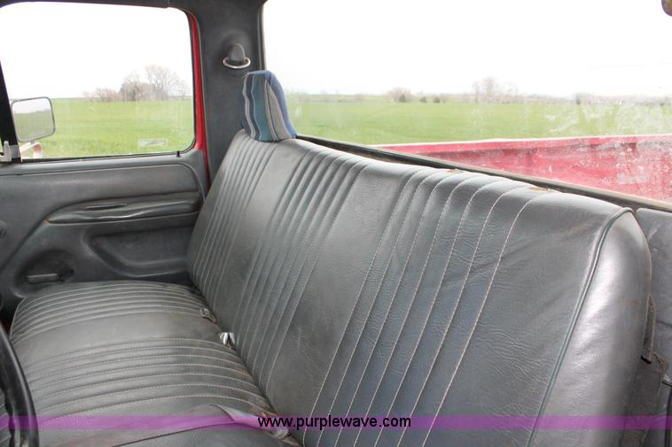 image for item H3693 1993 Ford F250 XL Pickup truck