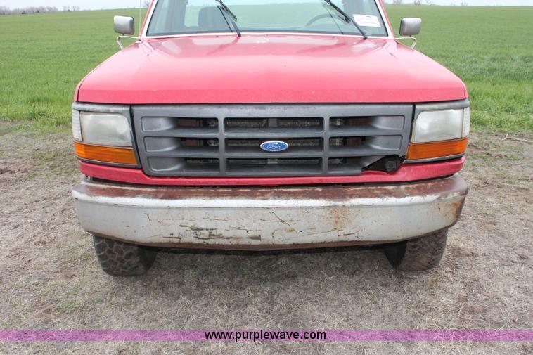 image for item H3693 1993 Ford F250 XL Pickup truck