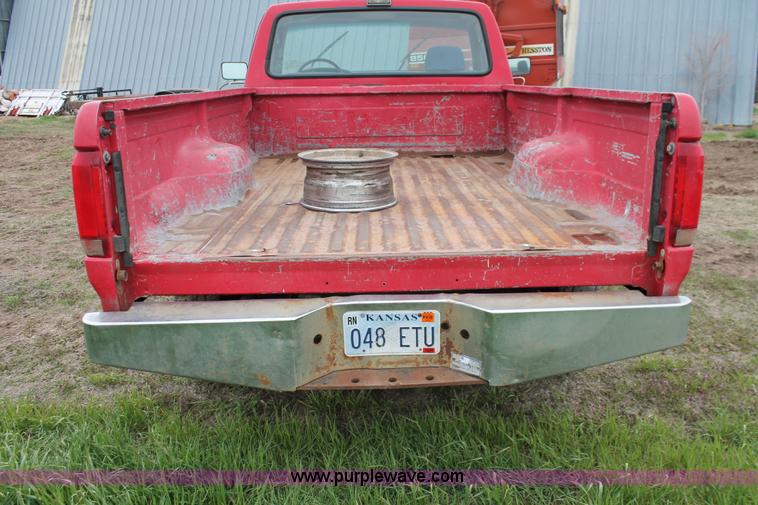 image for item H3693 1993 Ford F250 XL Pickup truck