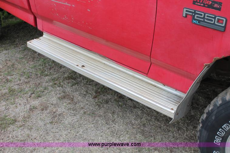 image for item H3693 1993 Ford F250 XL Pickup truck