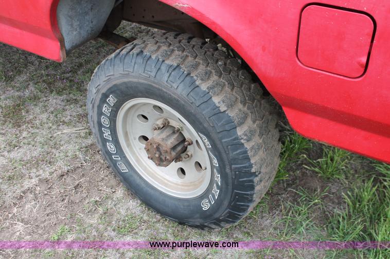 image for item H3693 1993 Ford F250 XL Pickup truck