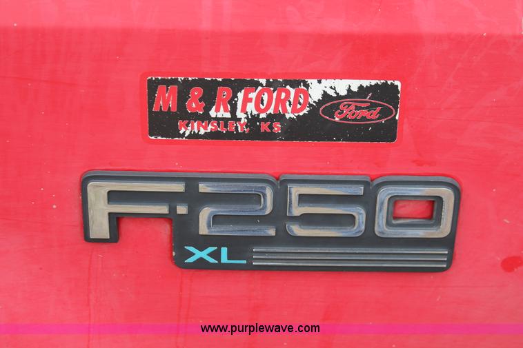 image for item H3693 1993 Ford F250 XL Pickup truck