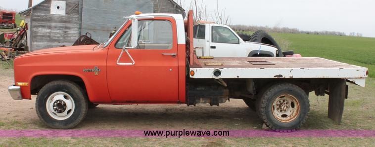 image for item H3696 1981 Chevrolet Scottsdale C30 flat bed truck
