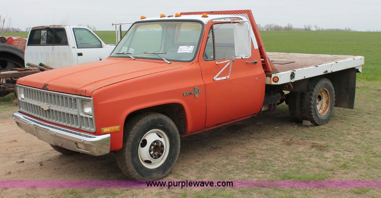 image for item H3696 1981 Chevrolet Scottsdale C30 flat bed truck