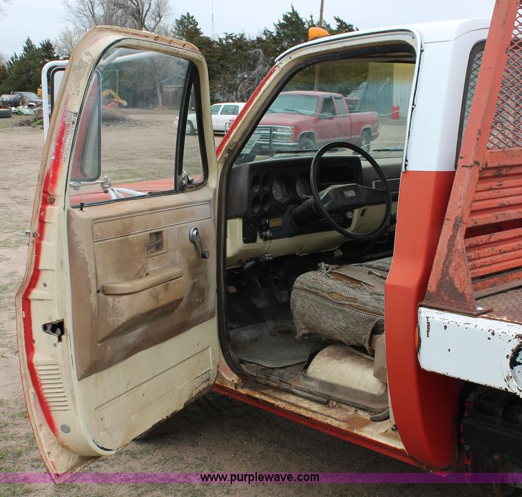 image for item H3696 1981 Chevrolet Scottsdale C30 flat bed truck