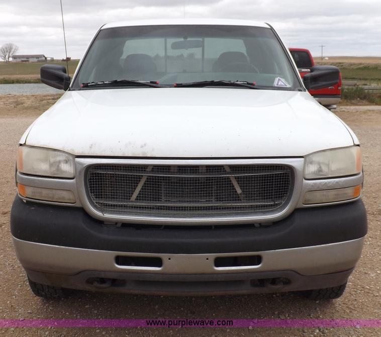 image for item H7198 2001 GMC Sierra 2500HD Extended Cab pickup truck