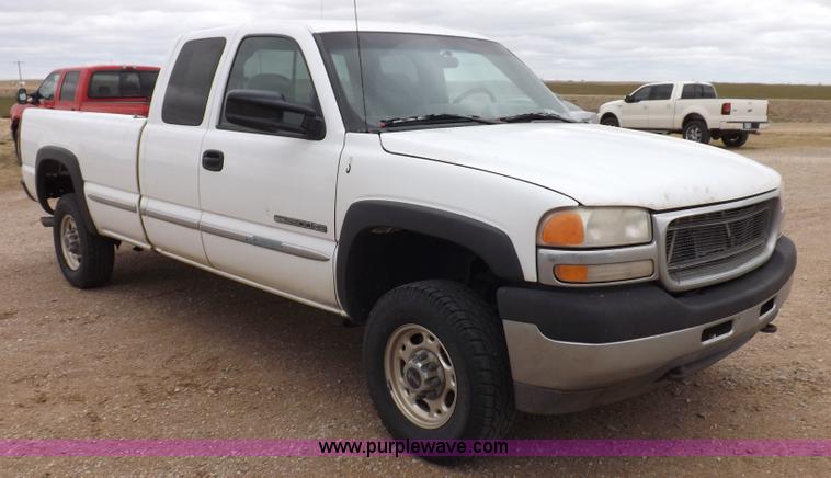 image for item H7198 2001 GMC Sierra 2500HD Extended Cab pickup truck