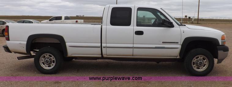 image for item H7198 2001 GMC Sierra 2500HD Extended Cab pickup truck