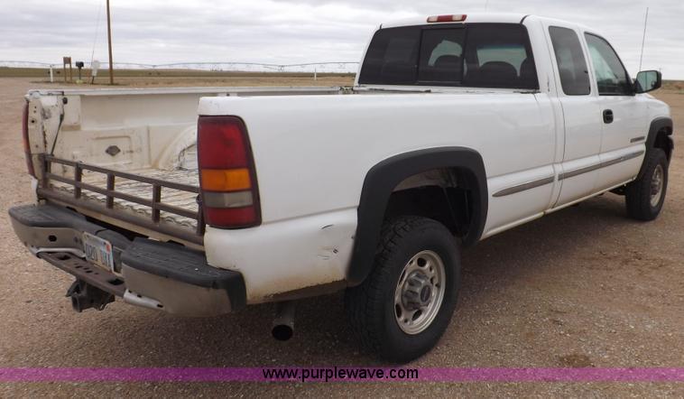 image for item H7198 2001 GMC Sierra 2500HD Extended Cab pickup truck