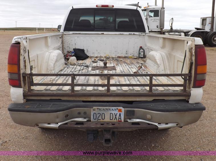 image for item H7198 2001 GMC Sierra 2500HD Extended Cab pickup truck