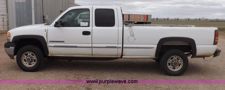 image for item H7198 2001 GMC Sierra 2500HD Extended Cab pickup truck