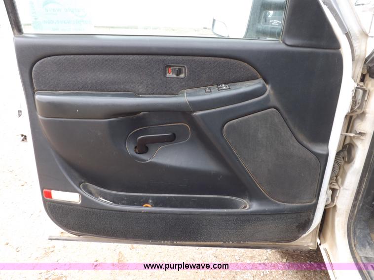 image for item H7198 2001 GMC Sierra 2500HD Extended Cab pickup truck