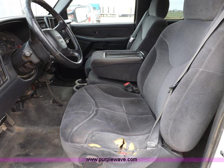 image for item H7198 2001 GMC Sierra 2500HD Extended Cab pickup truck