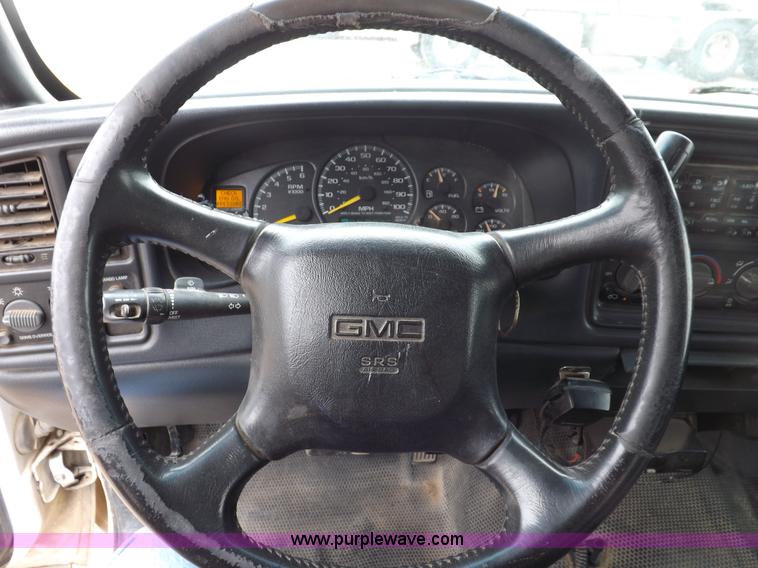 image for item H7198 2001 GMC Sierra 2500HD Extended Cab pickup truck