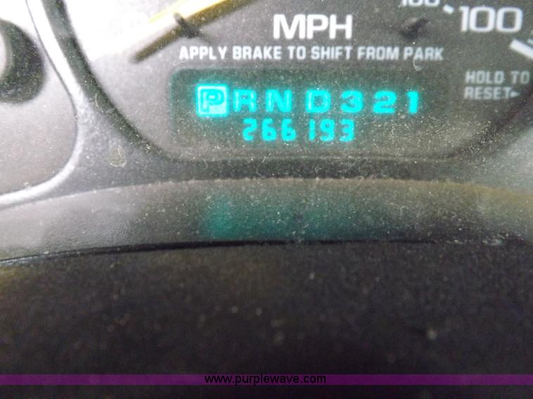 image for item H7198 2001 GMC Sierra 2500HD Extended Cab pickup truck