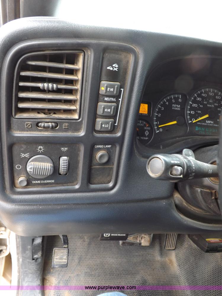 image for item H7198 2001 GMC Sierra 2500HD Extended Cab pickup truck