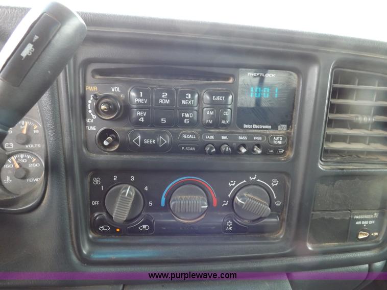 image for item H7198 2001 GMC Sierra 2500HD Extended Cab pickup truck