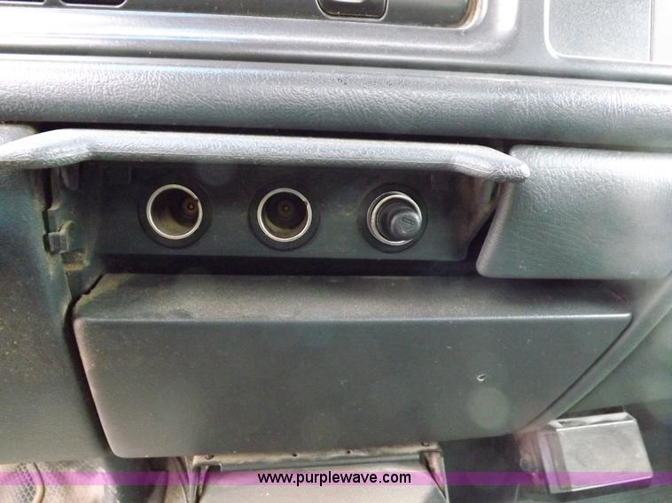 image for item H7198 2001 GMC Sierra 2500HD Extended Cab pickup truck