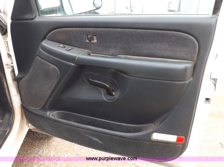 image for item H7198 2001 GMC Sierra 2500HD Extended Cab pickup truck