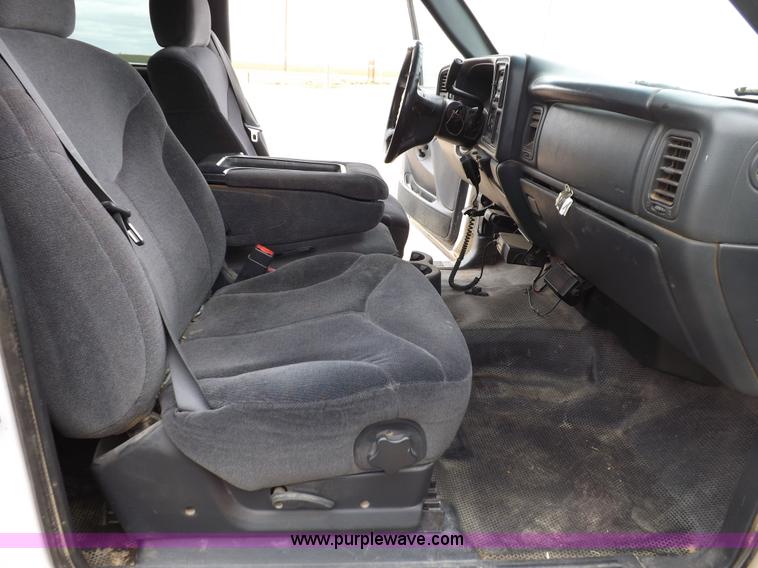 image for item H7198 2001 GMC Sierra 2500HD Extended Cab pickup truck