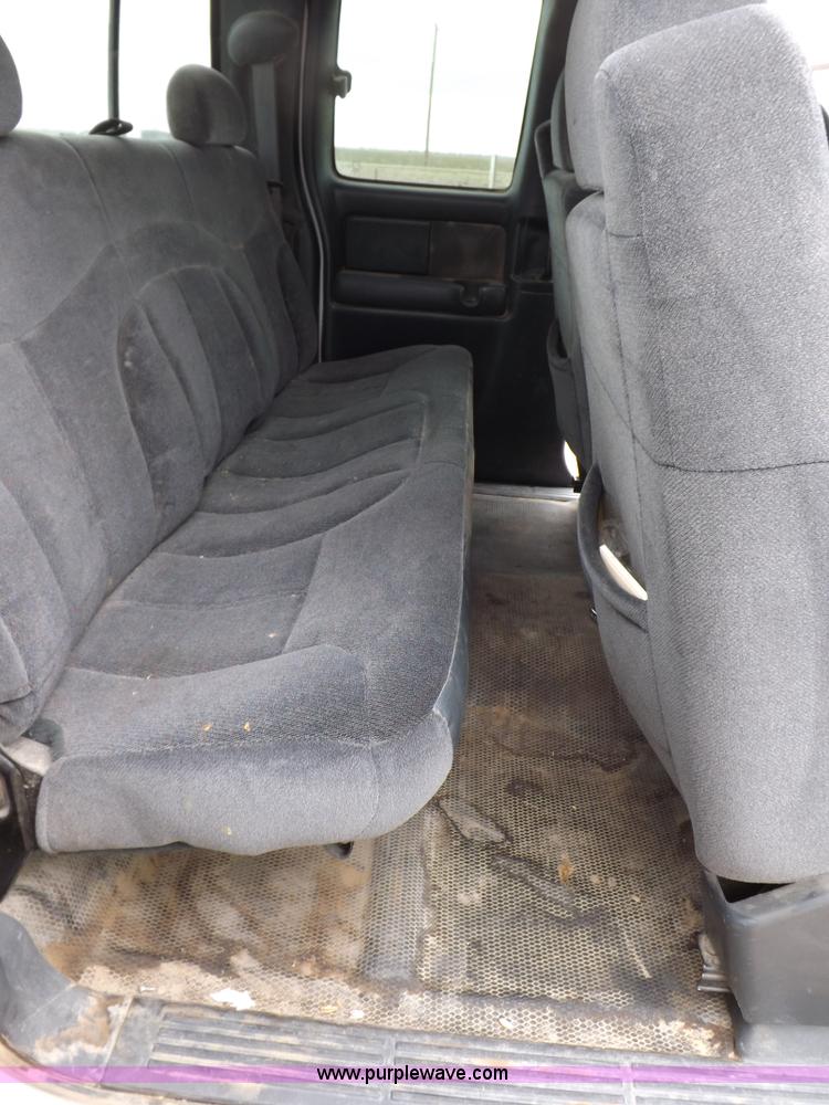 image for item H7198 2001 GMC Sierra 2500HD Extended Cab pickup truck