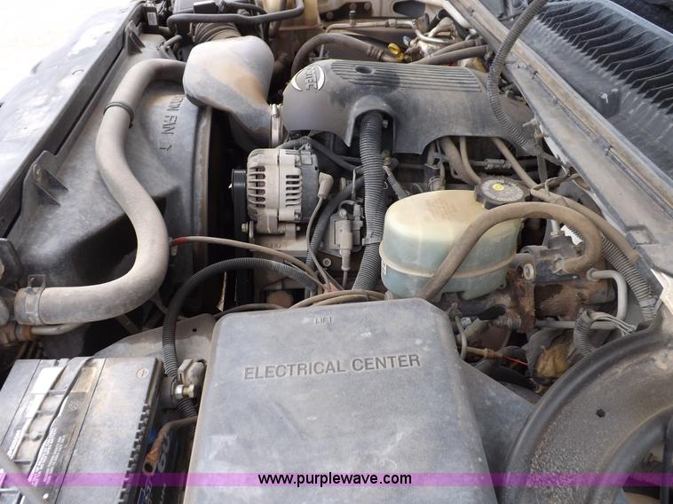 image for item H7198 2001 GMC Sierra 2500HD Extended Cab pickup truck