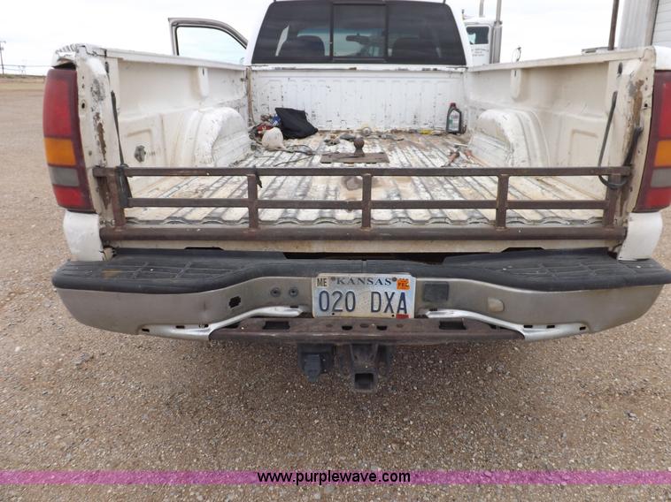 image for item H7198 2001 GMC Sierra 2500HD Extended Cab pickup truck