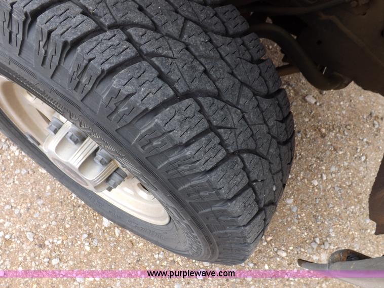 image for item H7198 2001 GMC Sierra 2500HD Extended Cab pickup truck