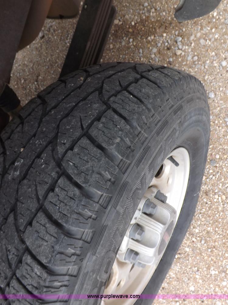 image for item H7198 2001 GMC Sierra 2500HD Extended Cab pickup truck