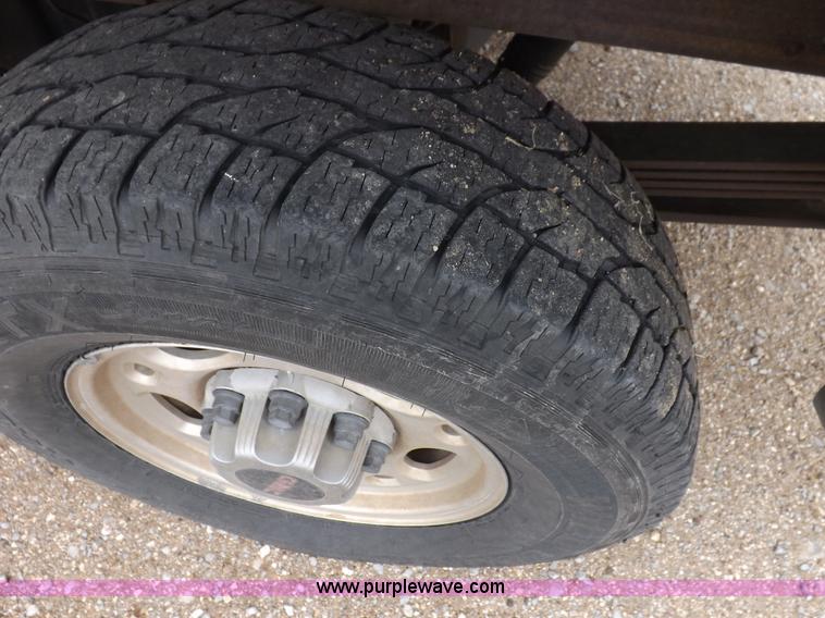 image for item H7198 2001 GMC Sierra 2500HD Extended Cab pickup truck